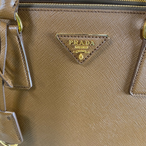 New Prada Galleria Saffiano Leather LARGE Bag NEW! - Picture 6 of 14